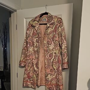 Elegant Paisley Trench Coat in Pink and Cream